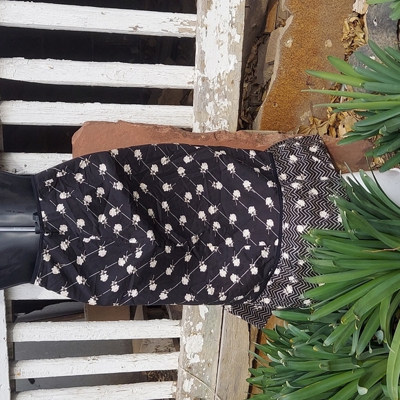 Ann Taylor LOFT Black Floral Midi Skirt With Ruffle Hem - Picture 3 of 6